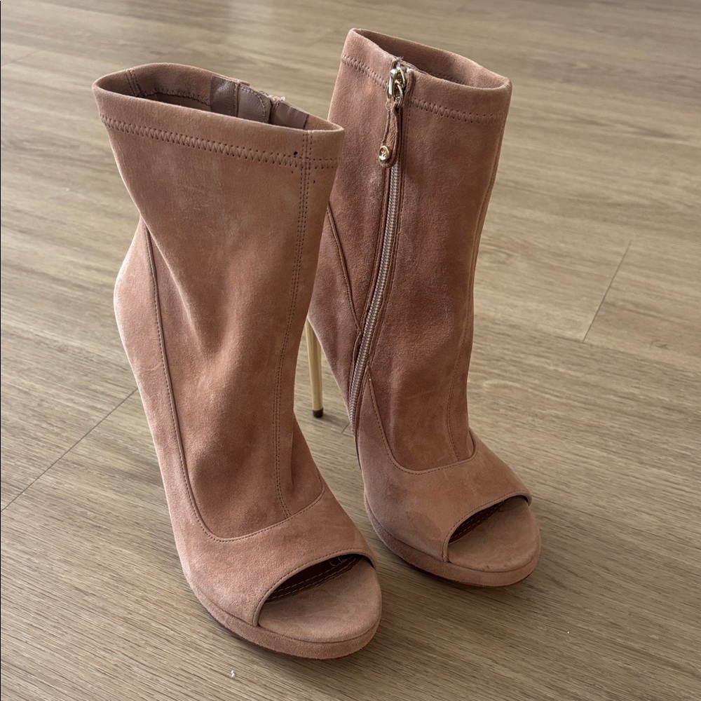 NWOT BCBGMaxAzria Light Pink Suede High Heels
